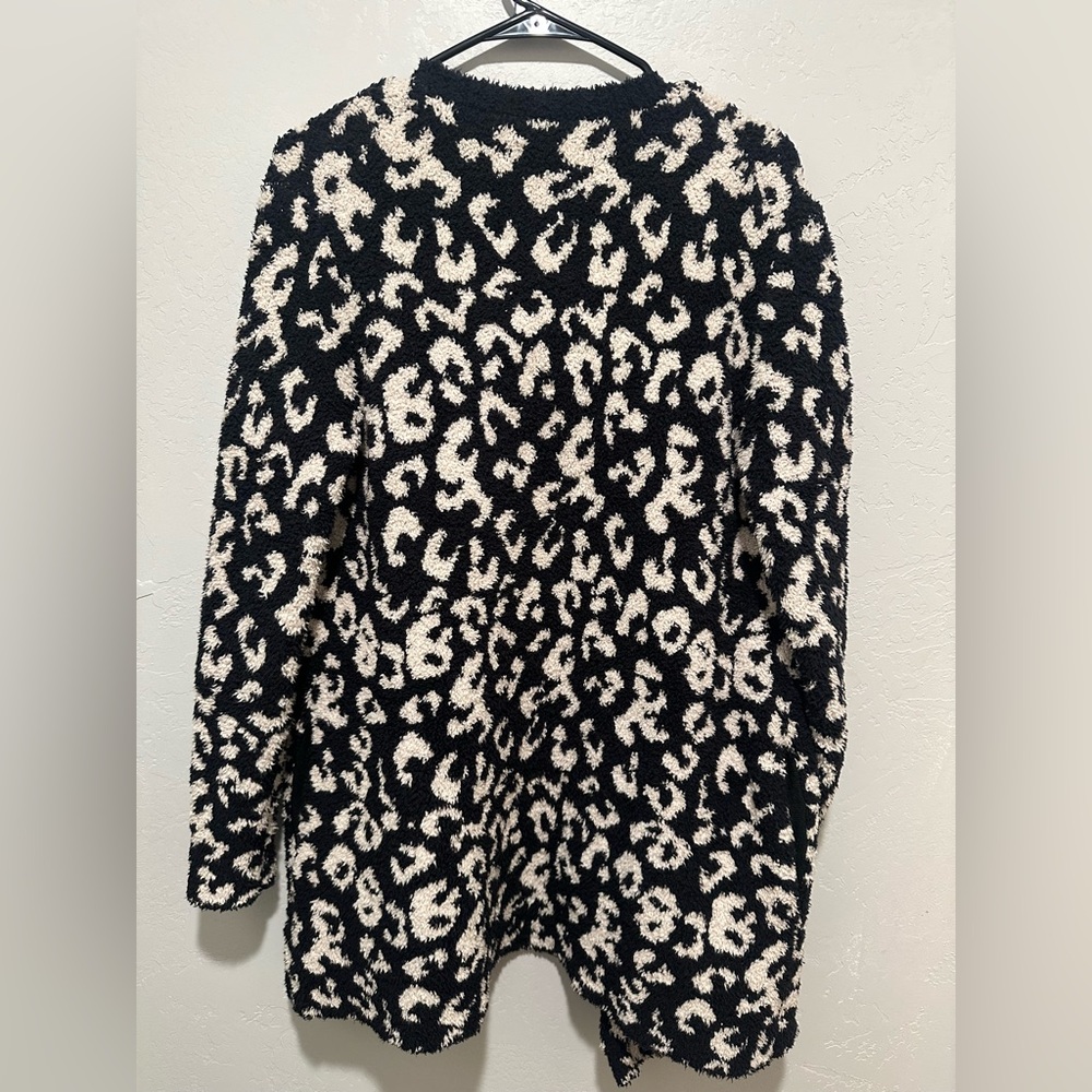 UGG Black and White Animal Print Cardigan - Picture 11 of 12